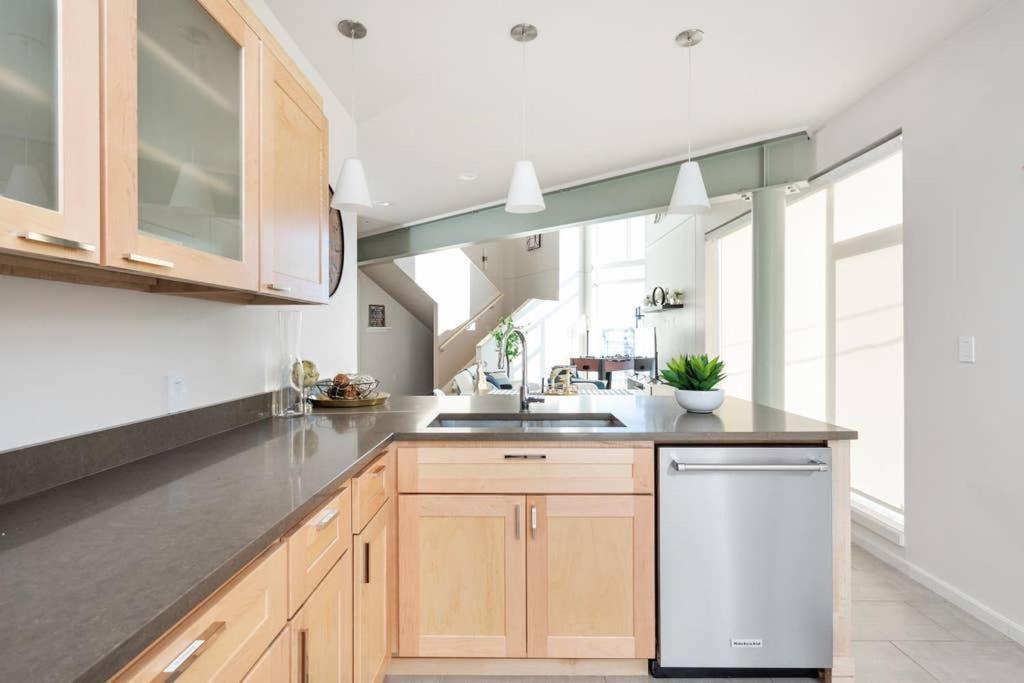 Upscale 3Br Penthouse By Cozysuites Indianapolis Exterior photo
